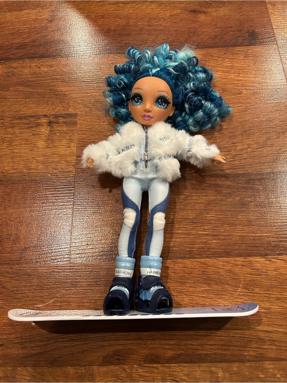 Rainbow High Winter Break Skyler Bradshaw Blue Fashion Doll 10.5” with Snowboard